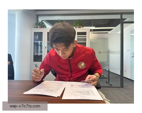 官方确认李振加盟大连可为球队